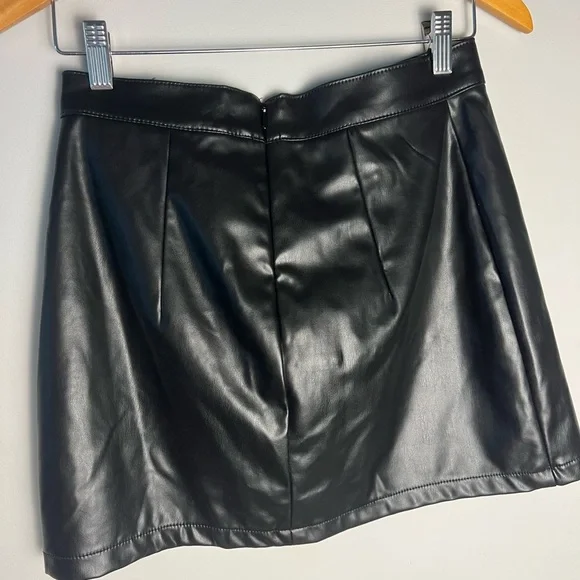 H&M Black Mini Skirt for Night Out - Picture 2 of 7